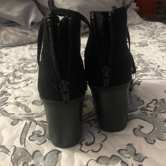 H&M black suede lace up low open toe block heel - Picture 3 of 4